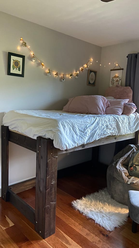 Picture of a decorated Espresso-Stained bed.